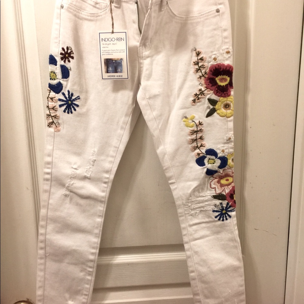 EMBROIDERED JEANS